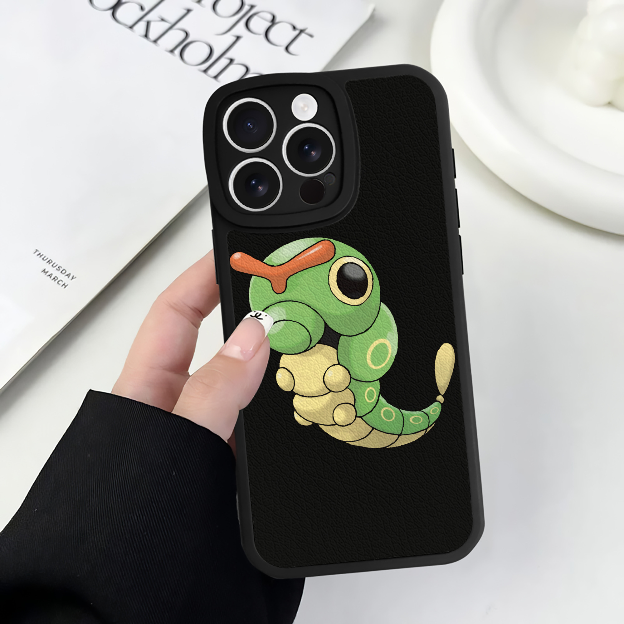 （画像用） ポケットモンスター Pokémon 【iPhone 16シリーズ対応】シリコンスマホケース（レザー調） 材質：シリコン